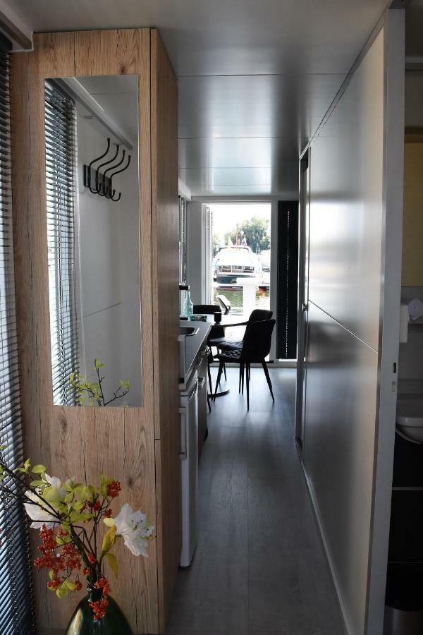 Cosy Floating Boatlodge Athene Maastricht Exteriör bild